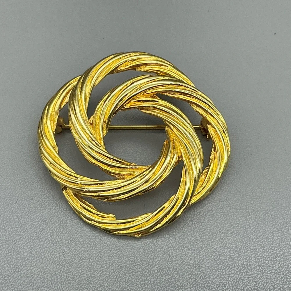 Twisted Rope Knot Brooch Pin Women Gold Tone Textured Round Circular Jewelry